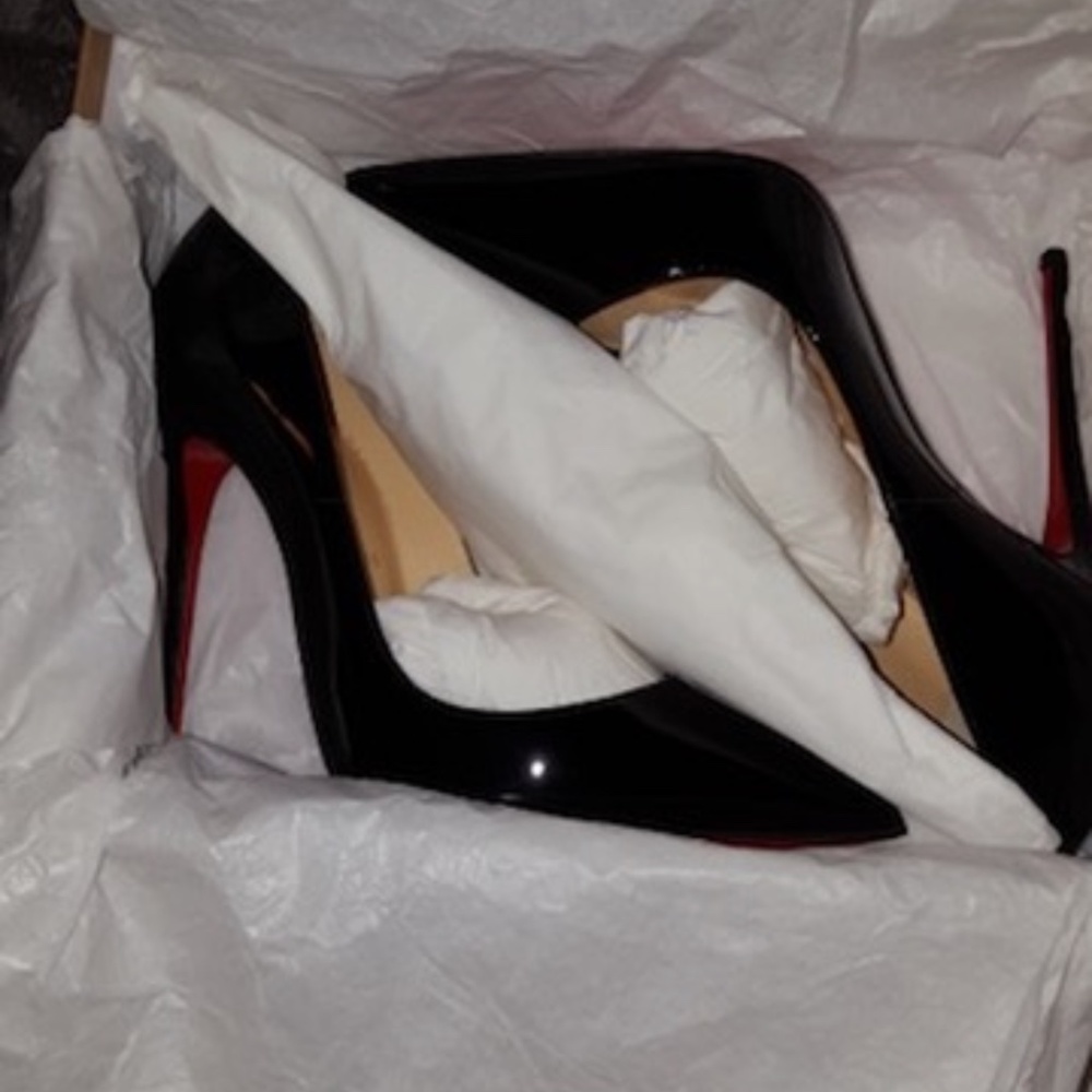 Christian Louboutin So Kate patent pointed toe red sole pump